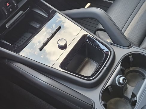 Certified 2025 Porsche Cayenne GTS AWD/4WD image 20