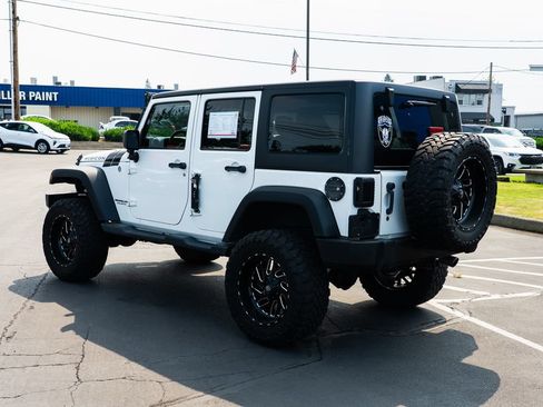 Used 2016 Jeep Wrangler Unlimited Rubicon w/ Connectivity Group AWD/4WD image 3