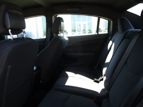 Used 2014 Chrysler 200 LX FWD image 22