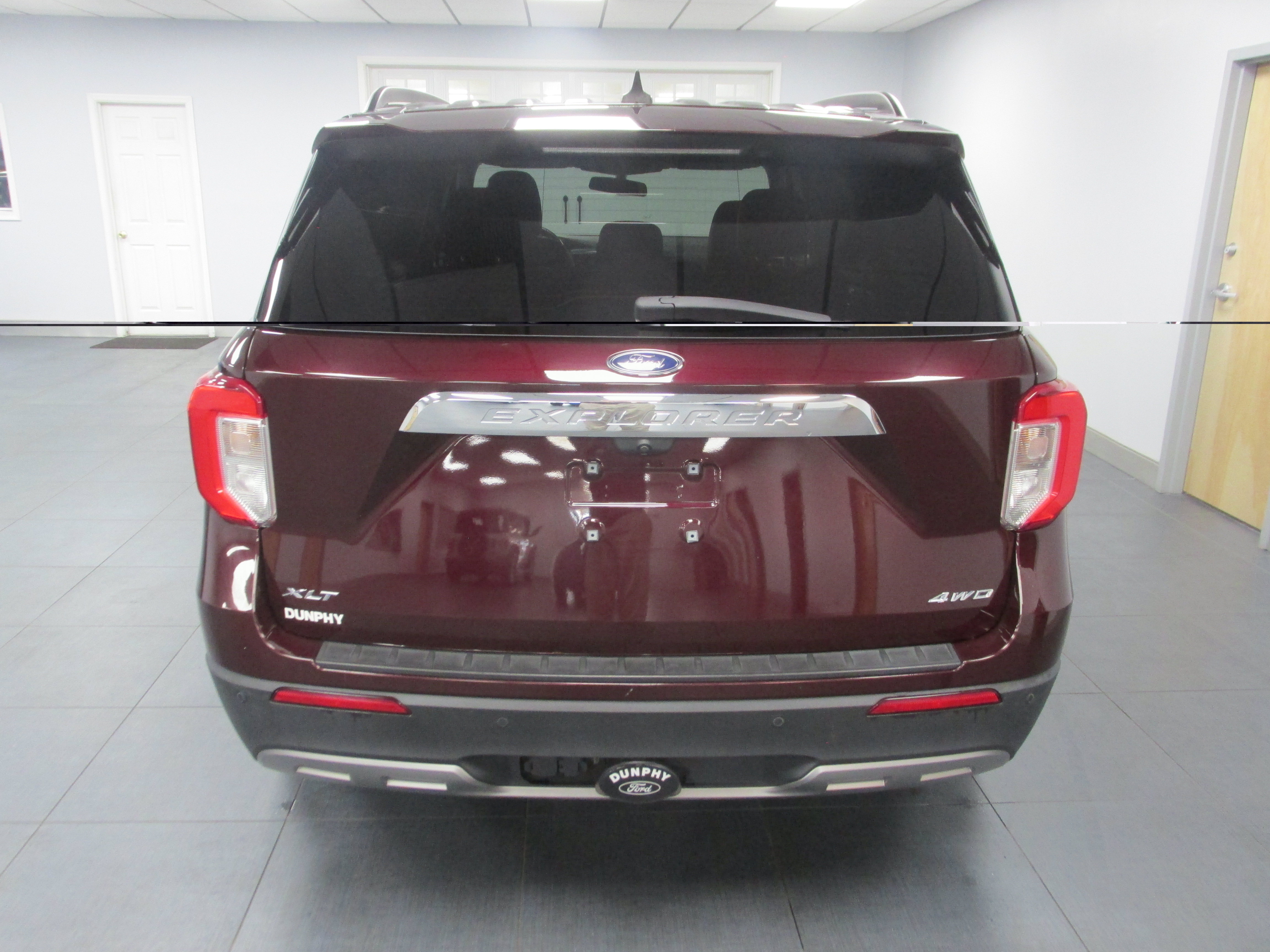Certified 2022 Ford Explorer XLT w/ Equipment Group 202A AWD/4WD image 6