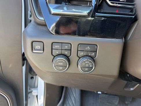 Used 2025 Chevrolet Silverado 1500 LT Trail Boss w/ Convenience Package II AWD/4WD image 30