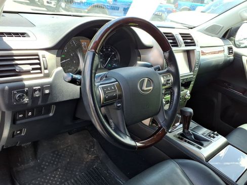 Used 2018 Lexus GX 460 Premium w/ Premium Package AWD/4WD image 9