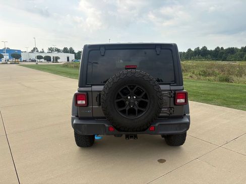 Used 2024 Jeep Wrangler Unlimited AWD/4WD image 5