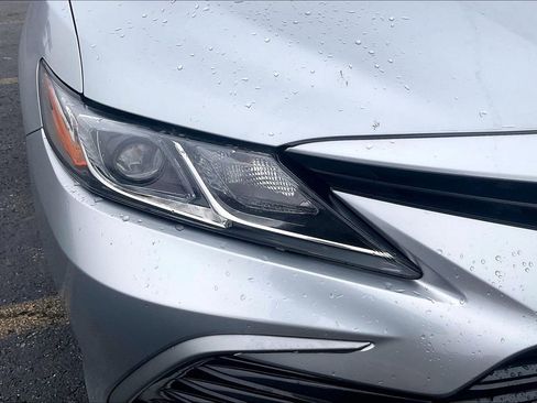 Used 2021 Toyota Camry LE image 31