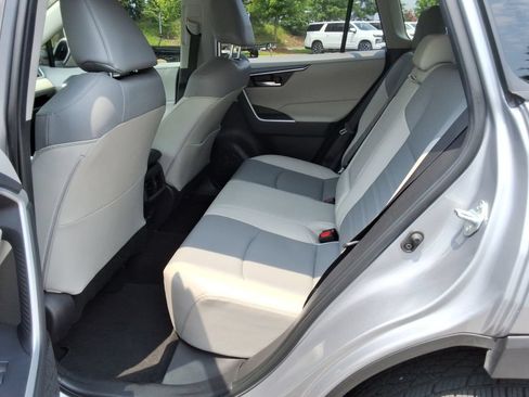 Used 2019 Toyota RAV4 XLE Premium FWD image 18