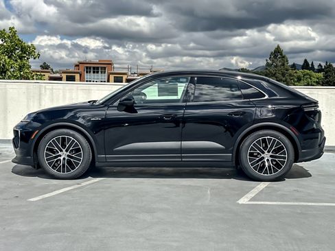 New 2026 Porsche Macan 4 Electric AWD/4WD image 2