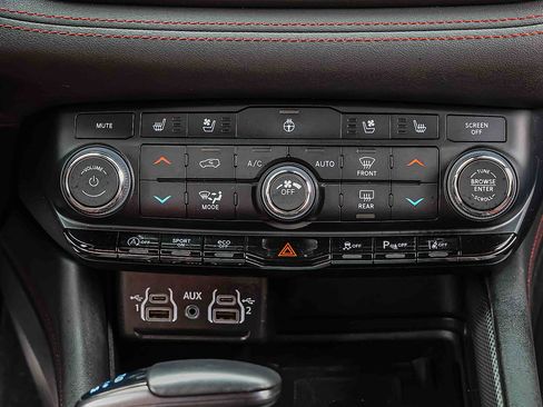 Used 2023 Dodge Durango GT image 13