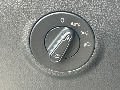 Certified 2022 Volkswagen Taos SEL image 24