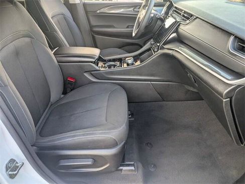 Certified 2023 Jeep Grand Cherokee Laredo image 35