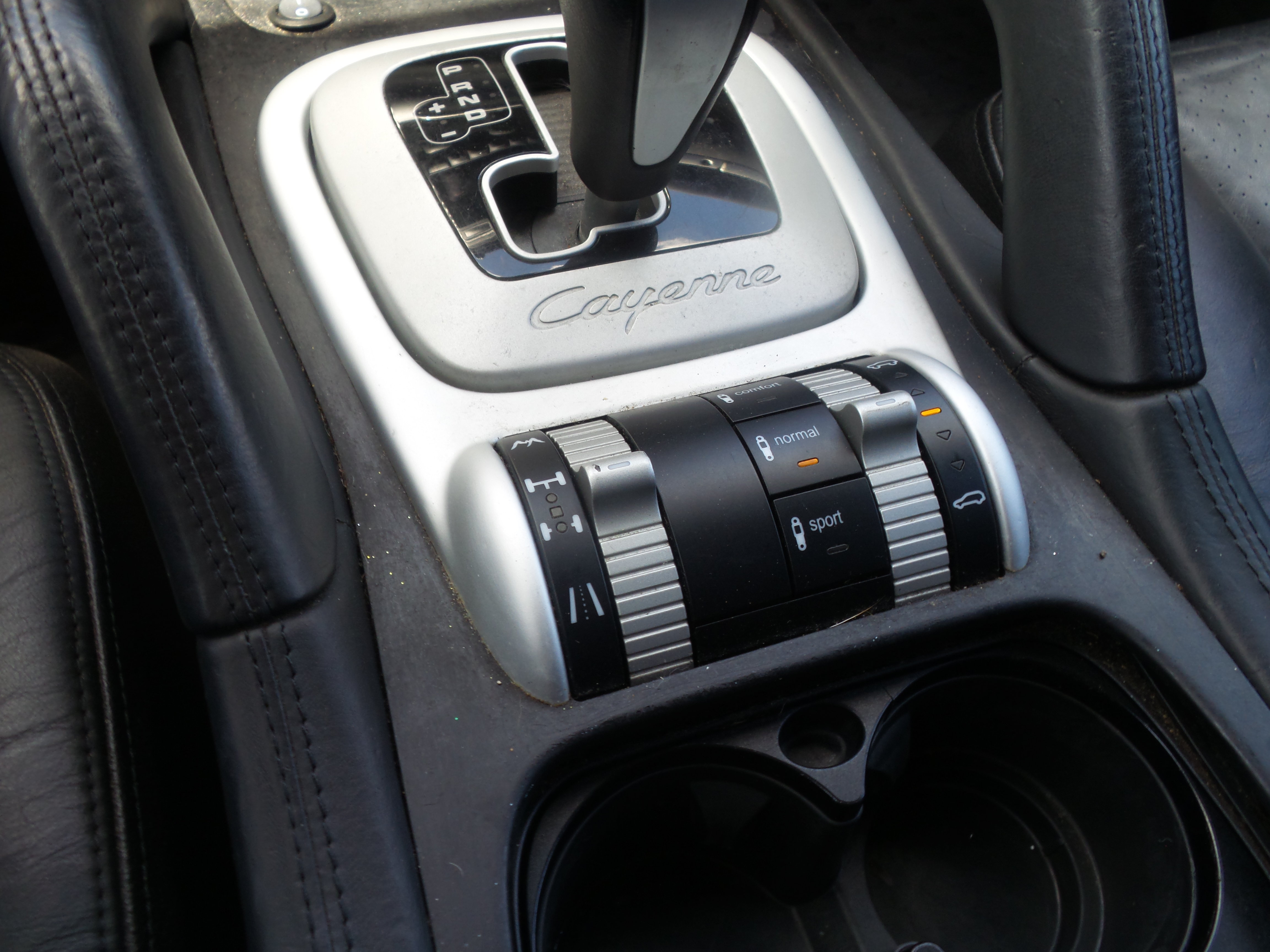 Used 2004 Porsche Cayenne Turbo AWD/4WD image 41