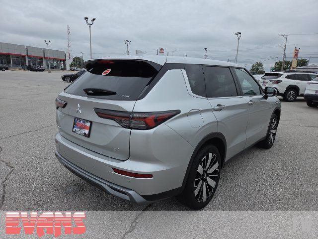 Used 2025 Mitsubishi Outlander AWD image 30