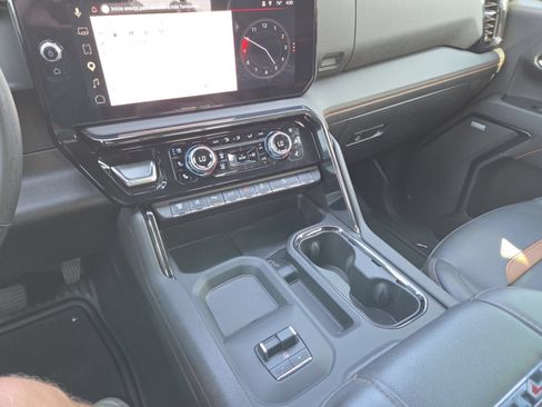 Used 2024 GMC Sierra 2500 AT4 w/ AT4 Premium Plus Package AWD/4WD image 33