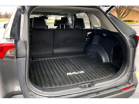 Used 2020 Toyota RAV4 Limited image 11