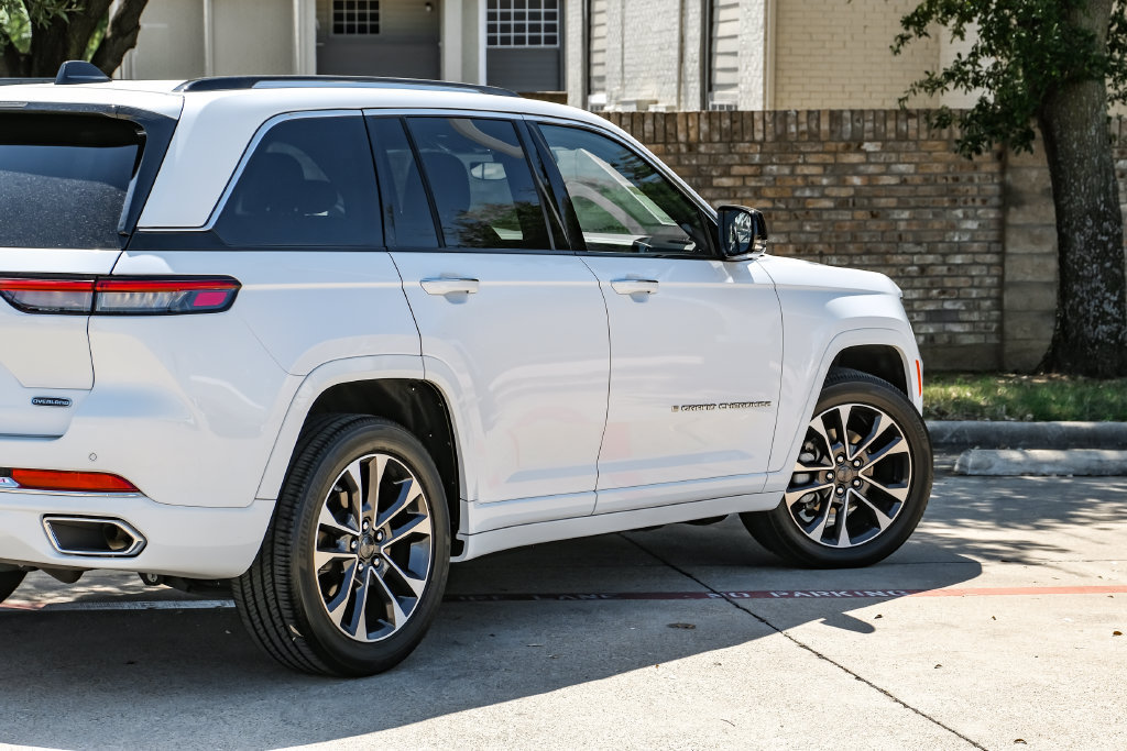 Used 2023 Jeep Grand Cherokee Overland AWD/4WD image 20