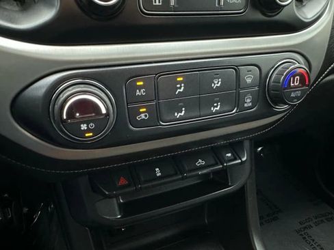 Used 2019 GMC Canyon SLE w/ SLE Convenience Package image 32