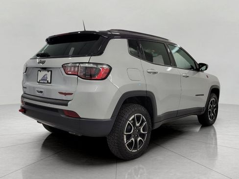 Used 2025 Jeep Compass Trailhawk AWD/4WD image 44