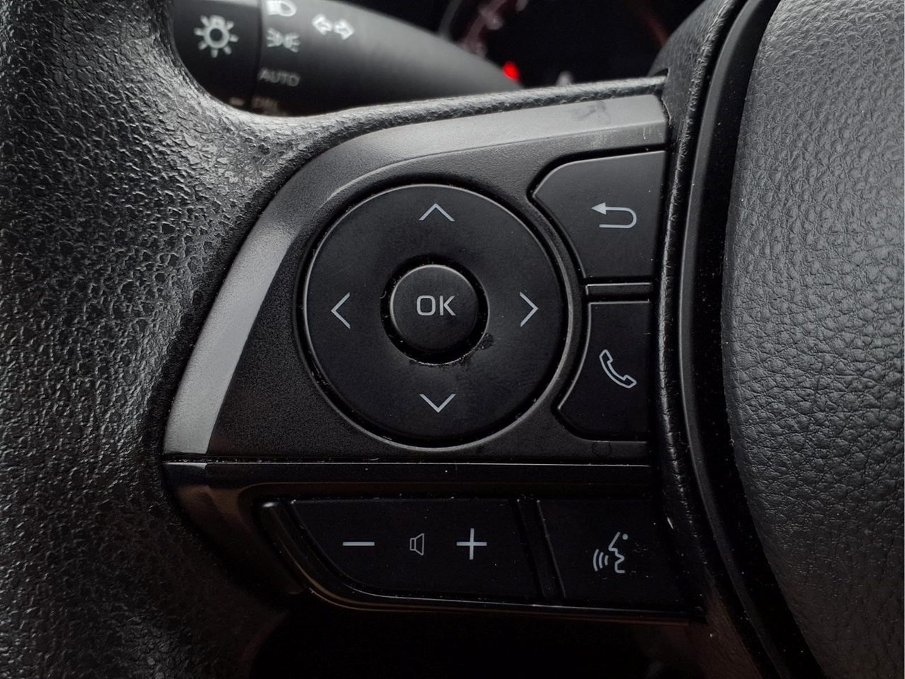 Used 2025 Toyota RAV4 XLE AWD/4WD image 24