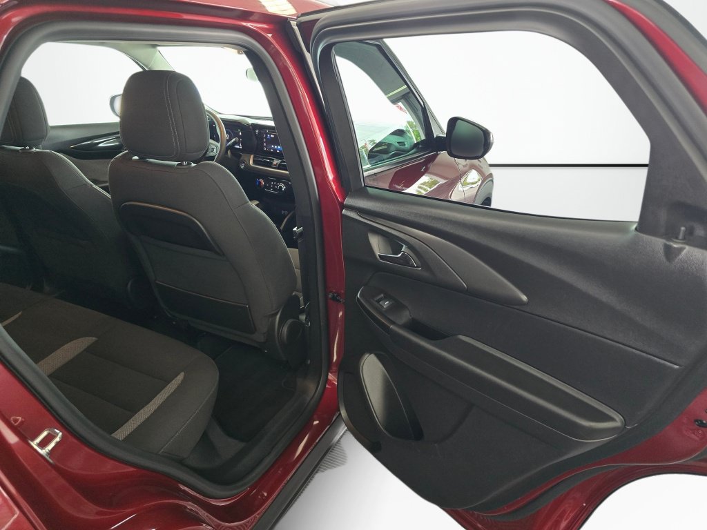 Used 2025 Chevrolet TrailBlazer LT AWD/4WD image 38