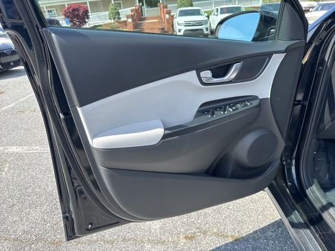 Used 2023 Hyundai Kona SE image 24