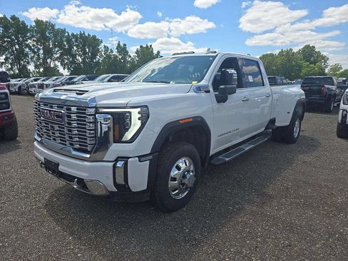Used 2025 GMC Sierra 3500 Denali AWD/4WD image 2