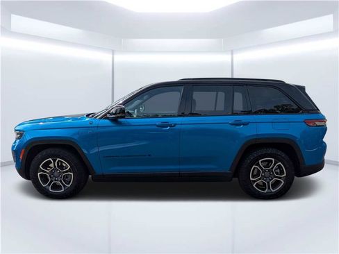 Used 2023 Jeep Grand Cherokee Trailhawk w/ Advanced Protech Group II AWD/4WD image 7