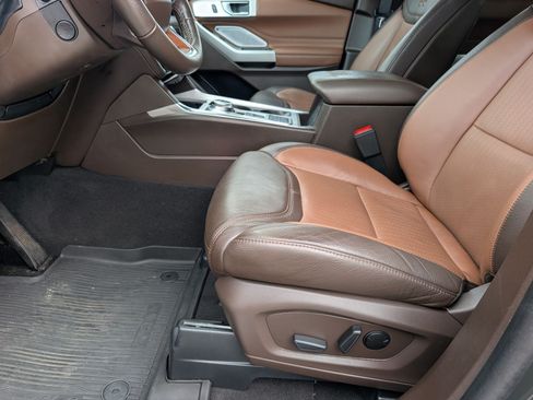 Used 2024 Ford Explorer King Ranch w/ Technology Package RWD image 15