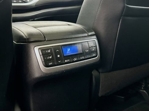 Used 2018 Toyota Highlander Limited Platinum image 28
