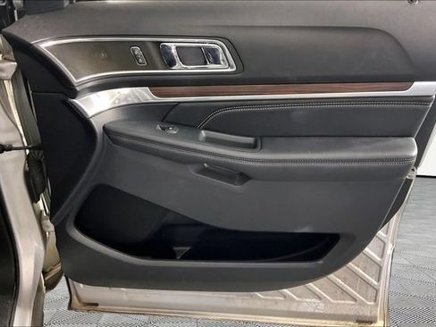 Used 2019 Ford Explorer Limited w/ Class III Trailer Tow Package AWD/4WD image 24
