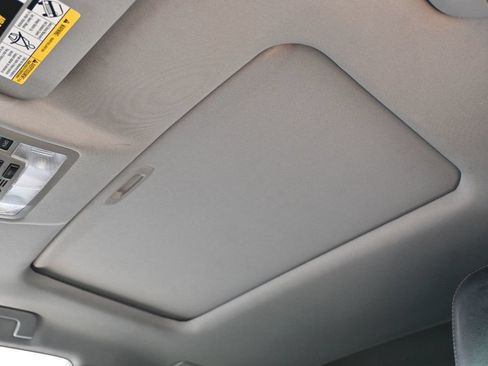 Used 2019 Toyota Highlander XLE FWD image 22