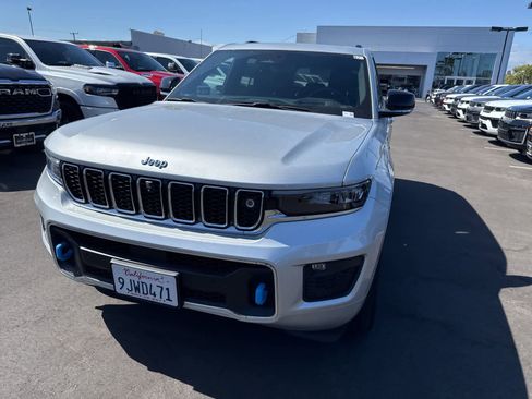 Used 2023 Jeep Grand Cherokee Overland w/ Advanced Protech Group III AWD/4WD image 2