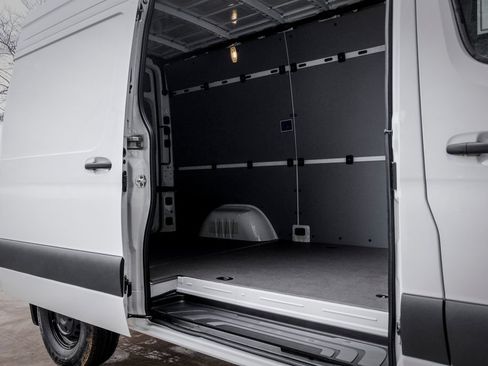 Used 2026 Mercedes-Benz Sprinter 2500 image 9