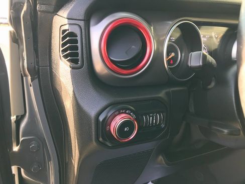 Used 2019 Jeep Wrangler Unlimited Sport S image 7