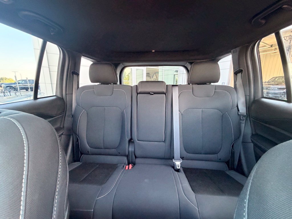 Used 2024 Jeep Grand Cherokee Laredo X AWD/4WD image 26