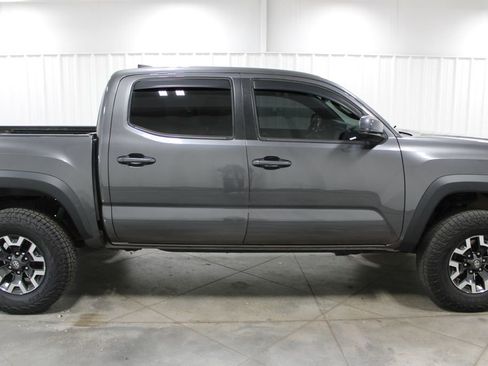 Used 2020 Toyota Tacoma TRD Off-Road w/ TRD Premium Off Road Package image 11
