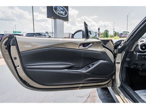 Used 2023 MAZDA MX-5 Miata Grand Touring w/ Weather Package image 6