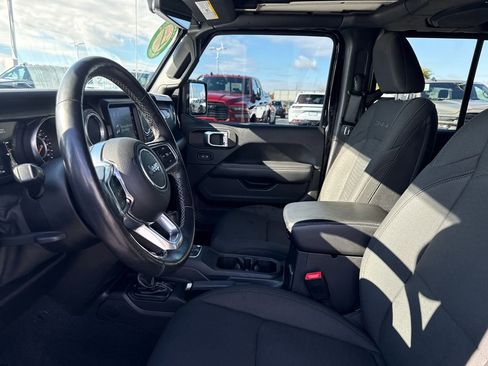 Used 2018 Jeep Wrangler Unlimited Sahara image 11