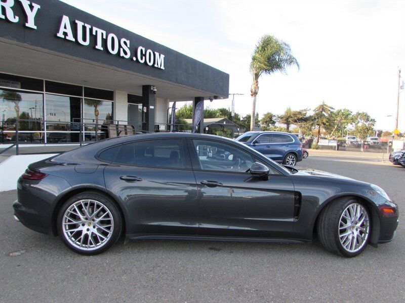 Used 2018 Porsche Panamera image 8