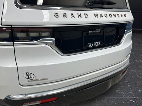 Used 2022 Jeep Grand Wagoneer Series III w/ Rear Seat Video Group 1 AWD/4WD image 47