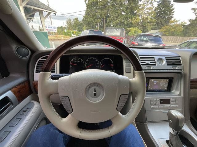 Used 2004 Lincoln Navigator Luxury AWD/4WD image 10