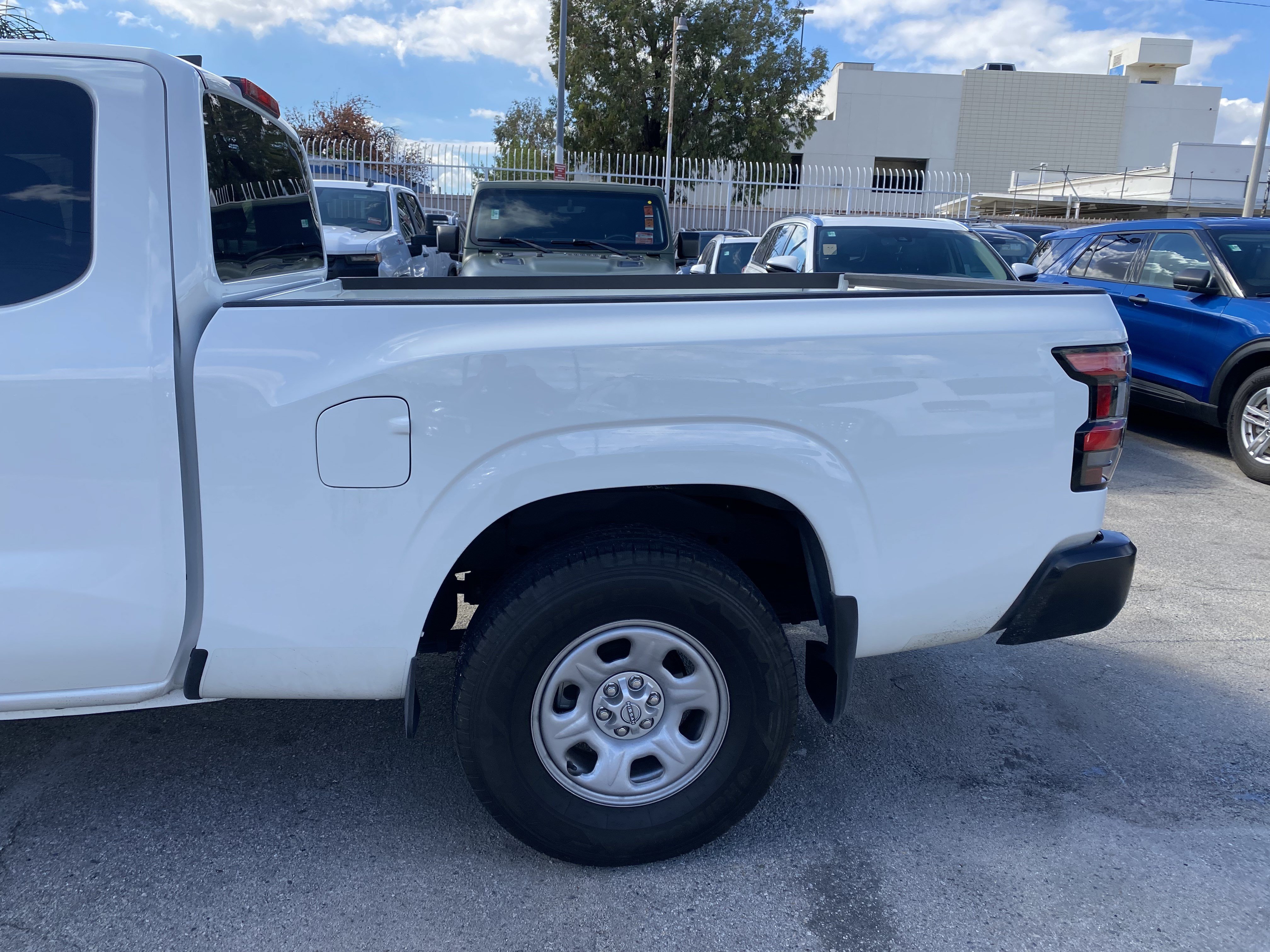 Used 2024 Nissan Frontier S RWD image 13
