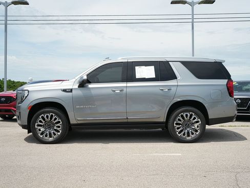 Used 2024 GMC Yukon Denali Ultimate AWD/4WD image 8