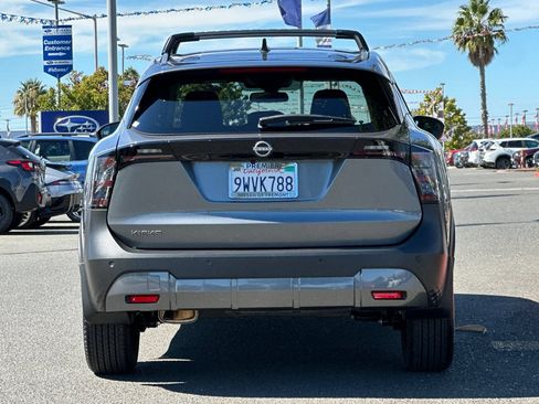 Used 2026 Nissan Kicks SV w/ SV Premium Package FWD image 5
