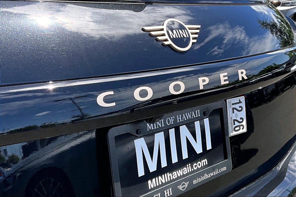 Used 2025 MINI Cooper 2-Door Hardtop FWD image 9