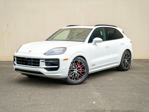 New 2025 Porsche Cayenne GTS image 1