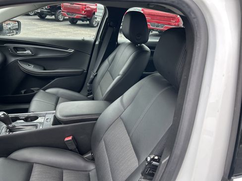 Used 2018 Chevrolet Impala LT image 39