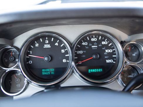 Used 2007 Chevrolet Silverado 1500 LT w/ Towing Package image 12