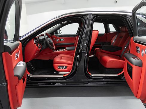 Used 2025 Rolls-Royce Ghost image 36