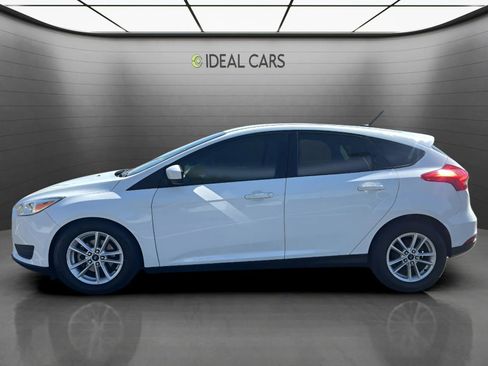 Used 2018 Ford Focus SE FWD image 2