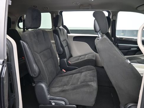 Used 2016 Dodge Grand Caravan SXT FWD image 32