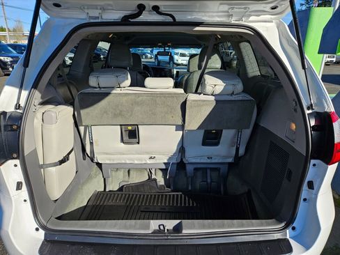 Used 2017 Toyota Sienna LE image 9